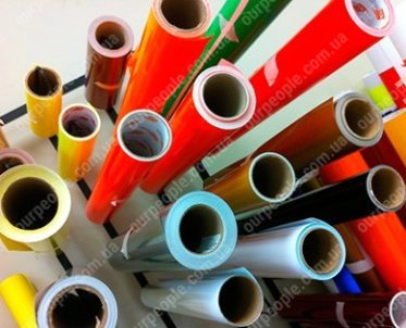 Оклейка витрин магазинов пленками