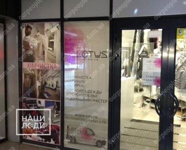 Поклейка оракала на стекло