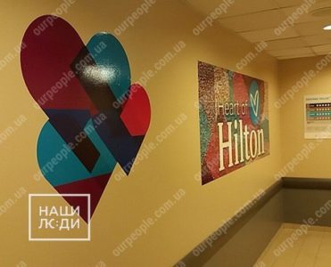 Оклейка стены оракалом