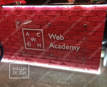 Табличка из оргстекла в зону ресепшн