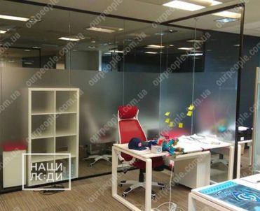 Матовая пленка на стеклянные перегородки