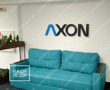 Логотип з об’ємних літер в офіс