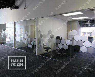 Тонировка перегородок с плоттерной резкой