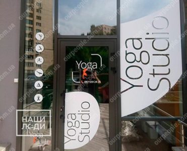 Плоттерная порезка и поклейка пленки оракал