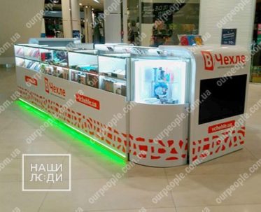 Поклейка плівки на торговельний острівок