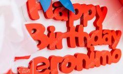 Об’ємні хештеги та логотипи з пінопласту