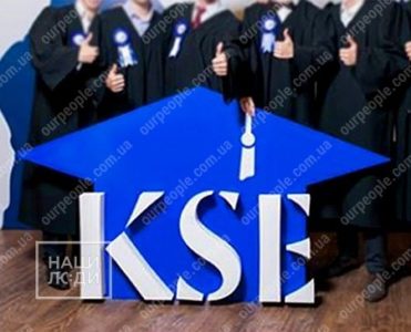 Объемные буквы и логотип из пенопласта для фотозоны