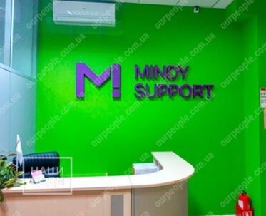 Логотип з пластику з монтажем на стіну