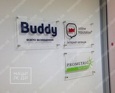 Стеклянные таблички с логотипом из пленки