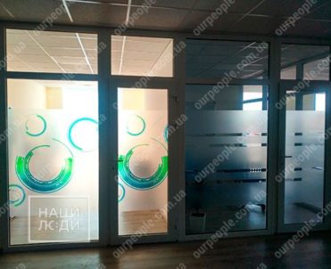 Матирование перегородок пленкой с печатью