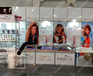 Оклеювання оракалом виставкових стендів, оклеювання виставок