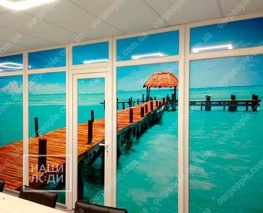 Поклейка оракала на стеклянную поверхность