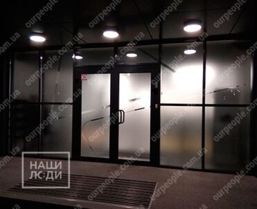 Тонировка входной группы матовой пленкой