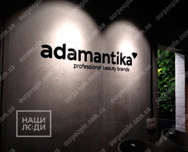 Об`ємний логотип з чорного акрилу