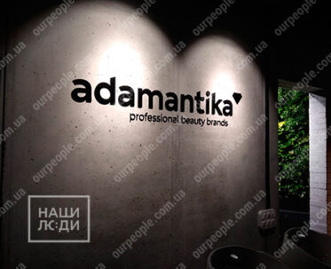 Об`ємний логотип з чорного акрилу