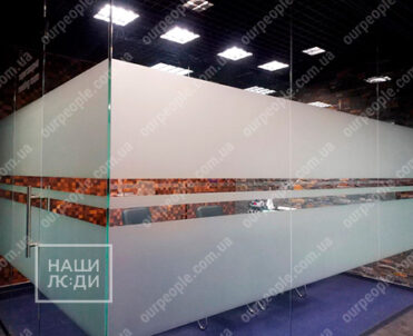 Матовая пленка на стекла, оклейка матовой пленкой